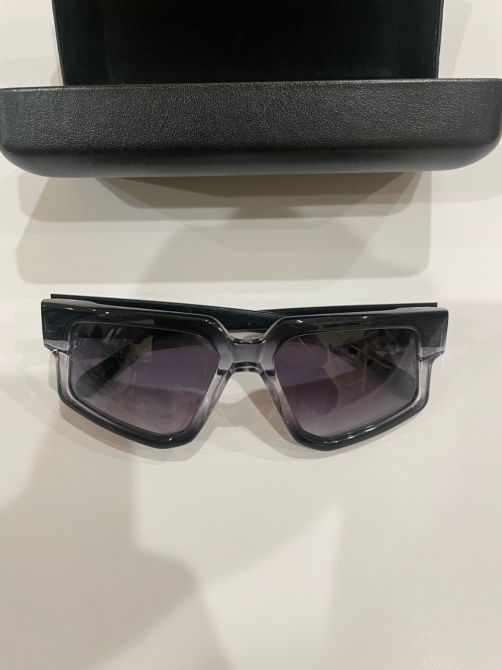 Modern Angular Black Sunglasses with Gradient Lenses